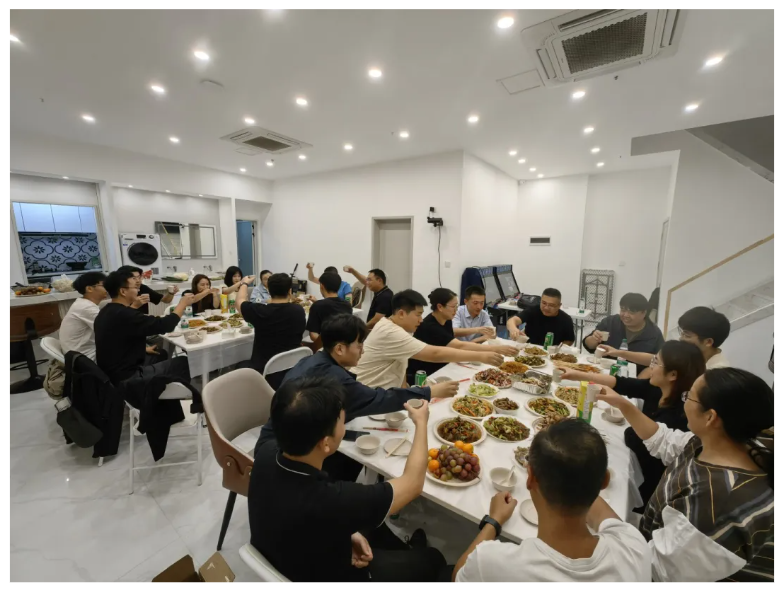 智慧碰撞，团队共融：一场别开生面的跨部门研讨与团建盛宴